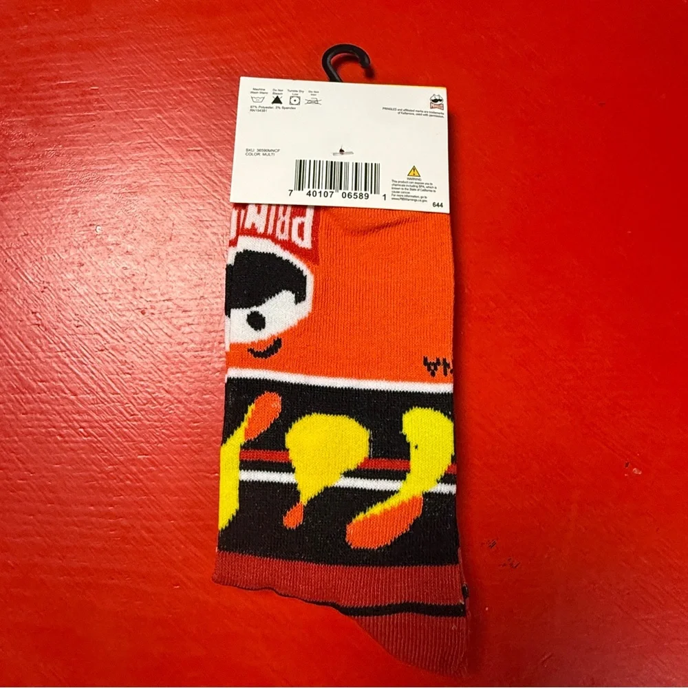 NWT CRAZY SOCKS EXPRESS YOURSELF PRINGLES POTATO CHIPS CREW SOCKS SIZE 6-12